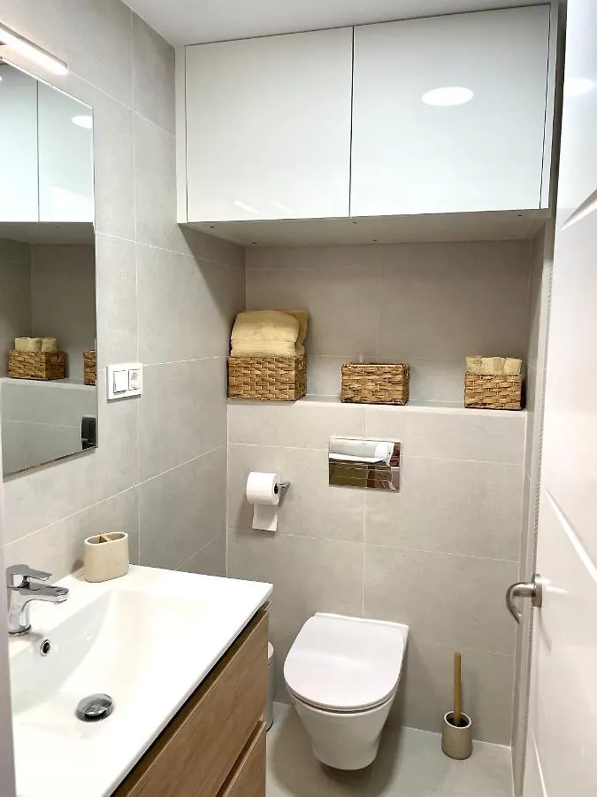 아파트 Piso Centrico En Calle Luis Vives 1, 베날마데나코스타